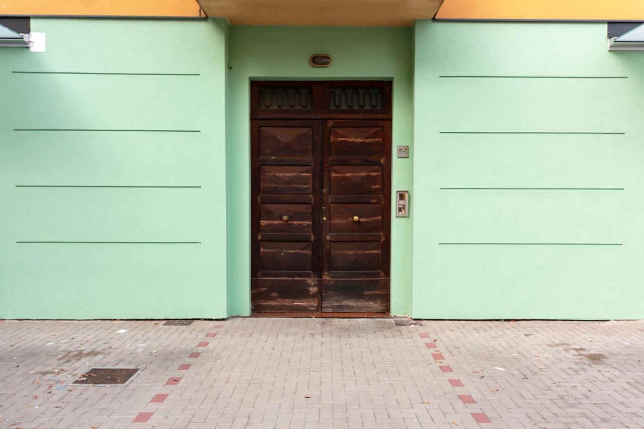 Shakira Apartments Parma Bagian luar foto